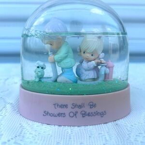 PreciousMoments”There Shall Be Showers of Blessings”Snow Globe/EnescoCollectible